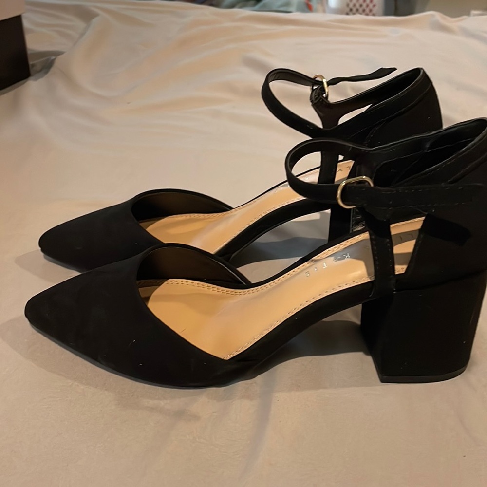 Black heels size 6.5